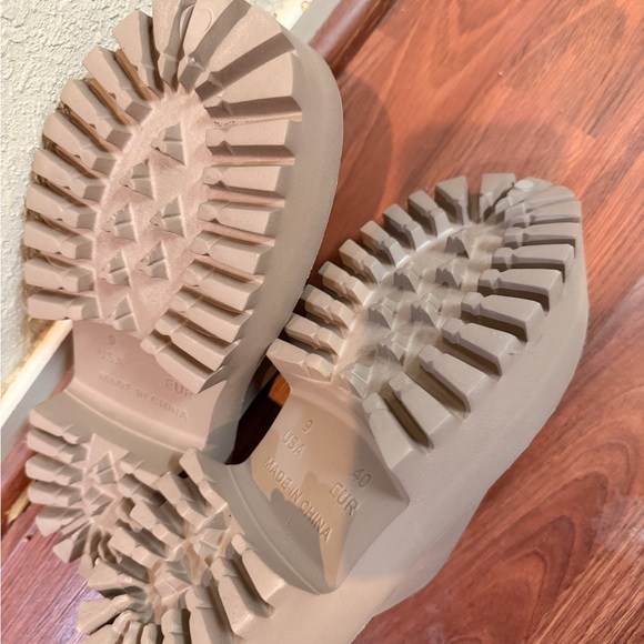 Stylish Jeffrey Campbell Tan Slip-On Clogs - Picture 3 of 7